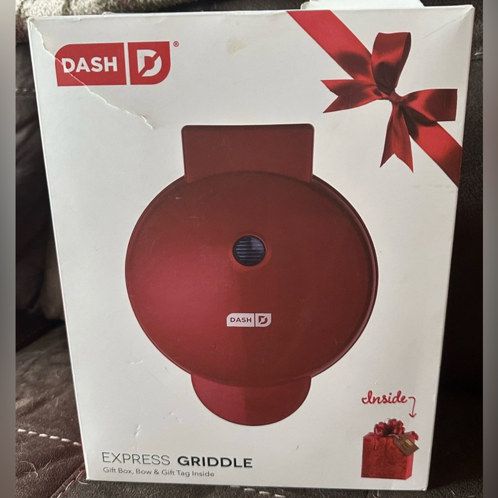 Dash 8” Express Griddle with Red Bow & Go Gift Box New